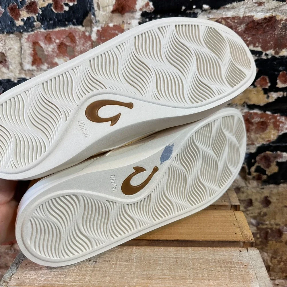 OLUKAI Tradewinds Mens 10 Yellow Solar Glow shoes slip on casual NEW
